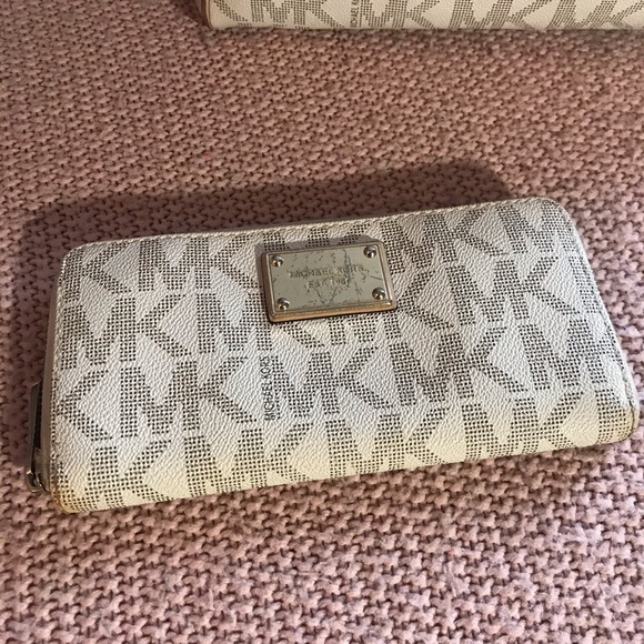 Michael Kors Large Grayson Satchel with wallet.